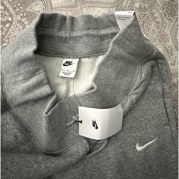 Women’s Grey Nike Sweats - Picture 3 of 4